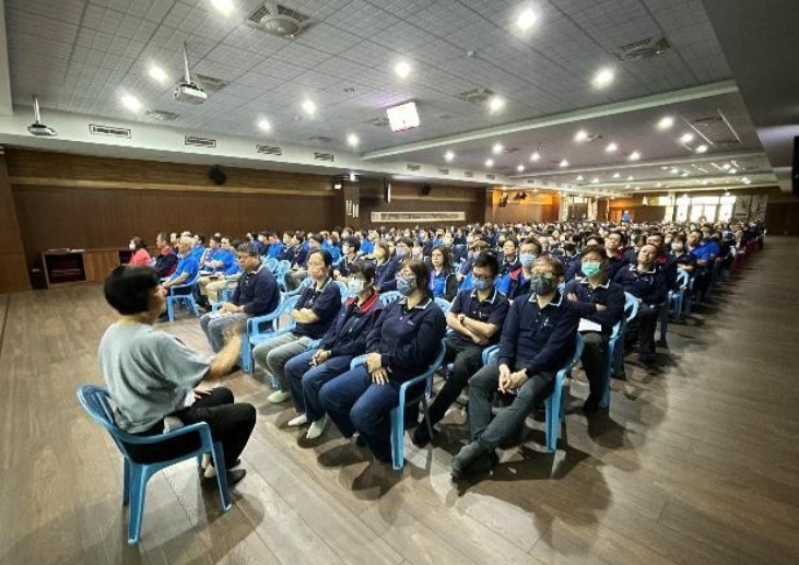 璨揚企業在特地活動期間邀請手語老師提供即時翻譯